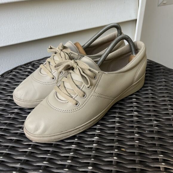 GRASSHOPPERS Women's Ashland Smooth Ortho Comfort Tennis Sneaker, Tan- Size 9 - Picture 3 of 9